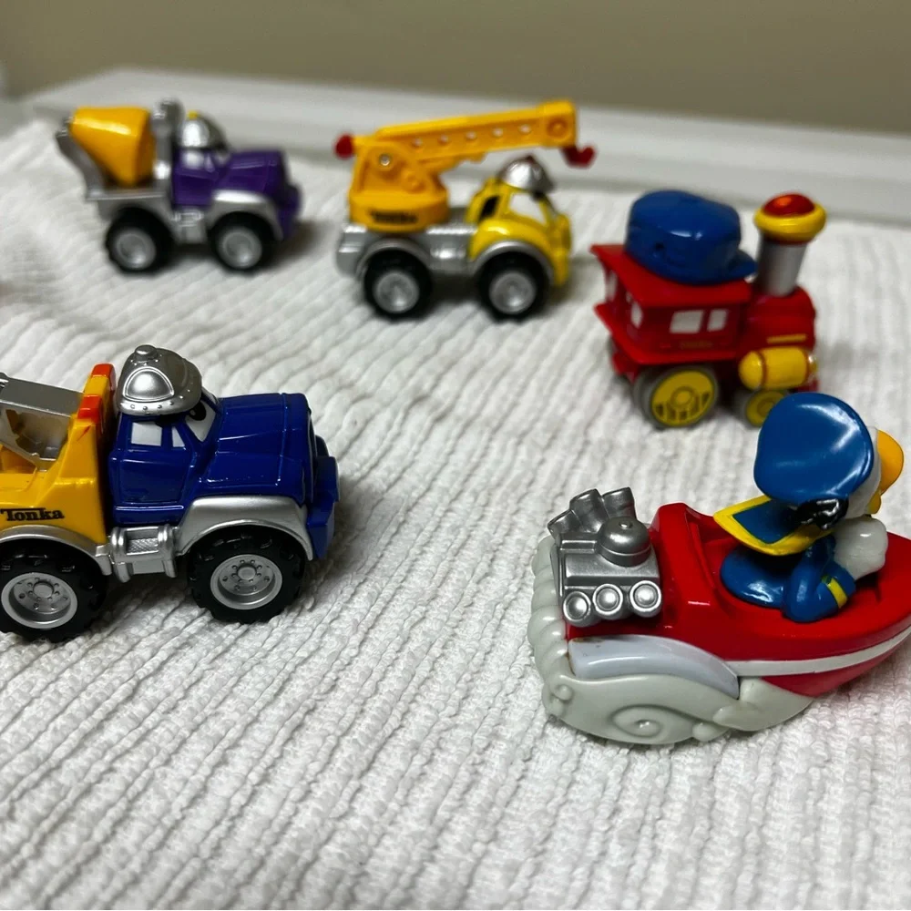 Vintage Maisto Tonka Hasbro Die-cast Set of Six from 2000 & 2001 & Free Disney - Picture 11 of 16